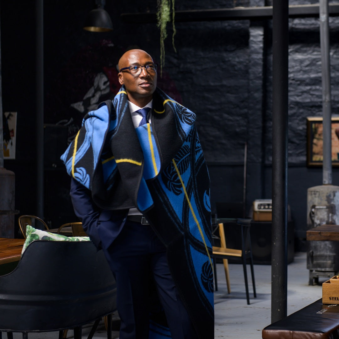 Woollen Basotho - Victoria England - Crest | Black/Cobalt/Gold